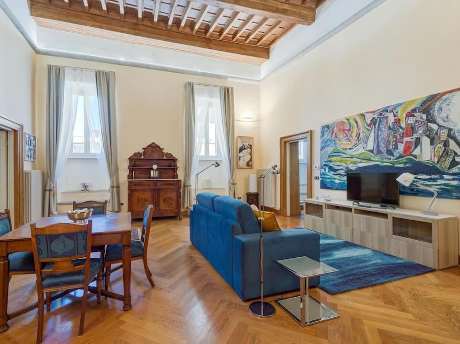 In A 1400s Building In Via Dei Coronari Piazza Navona * Rom