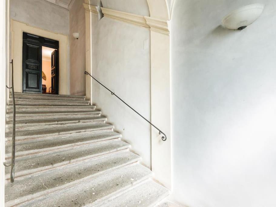 In A 1400s Building In Via Dei Coronari Piazza Navona * Rom