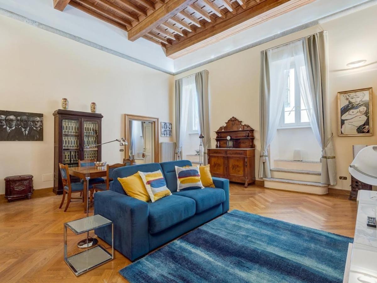 In A 1400s Building In Via Dei Coronari Piazza Navona *